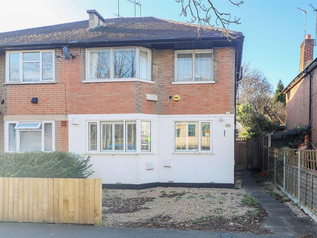 2 bed to rent in Whitehall Road, Uxbridge UB8, £1,750 pcm