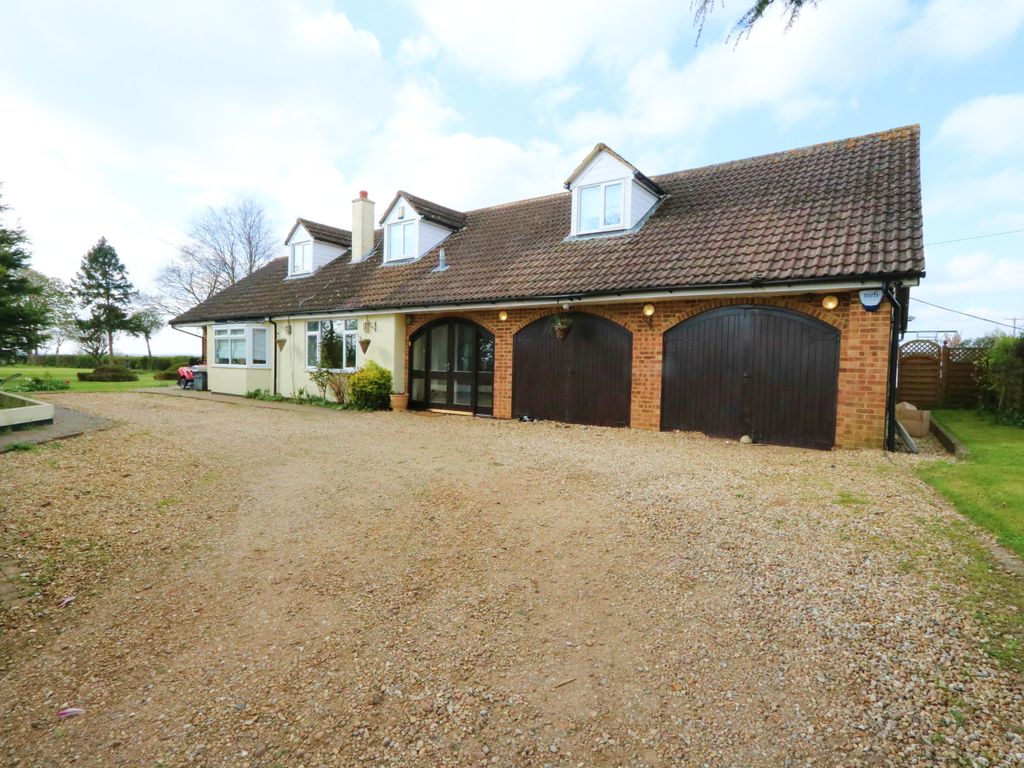 6 bed bungalow for sale in Northampton Road, Stoke Bruerne