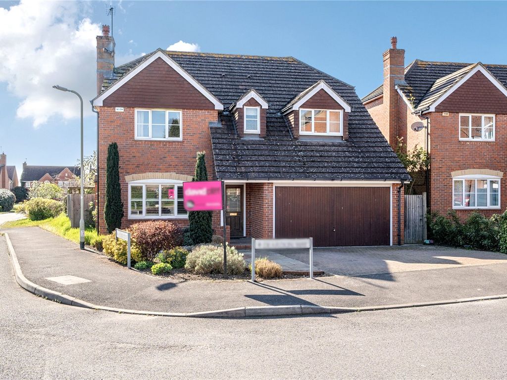 4 bed detached house for sale in Deardon Way, Shinfield, Reading