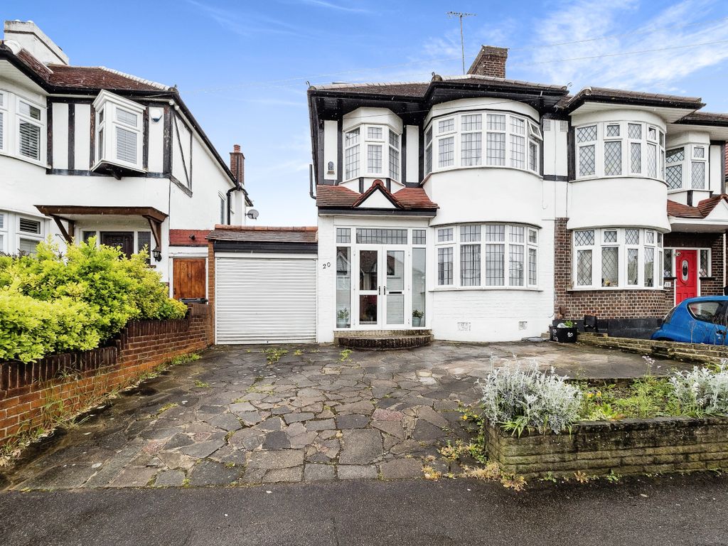 4 bed semidetached house for sale in Rivington Avenue, Woodford Green