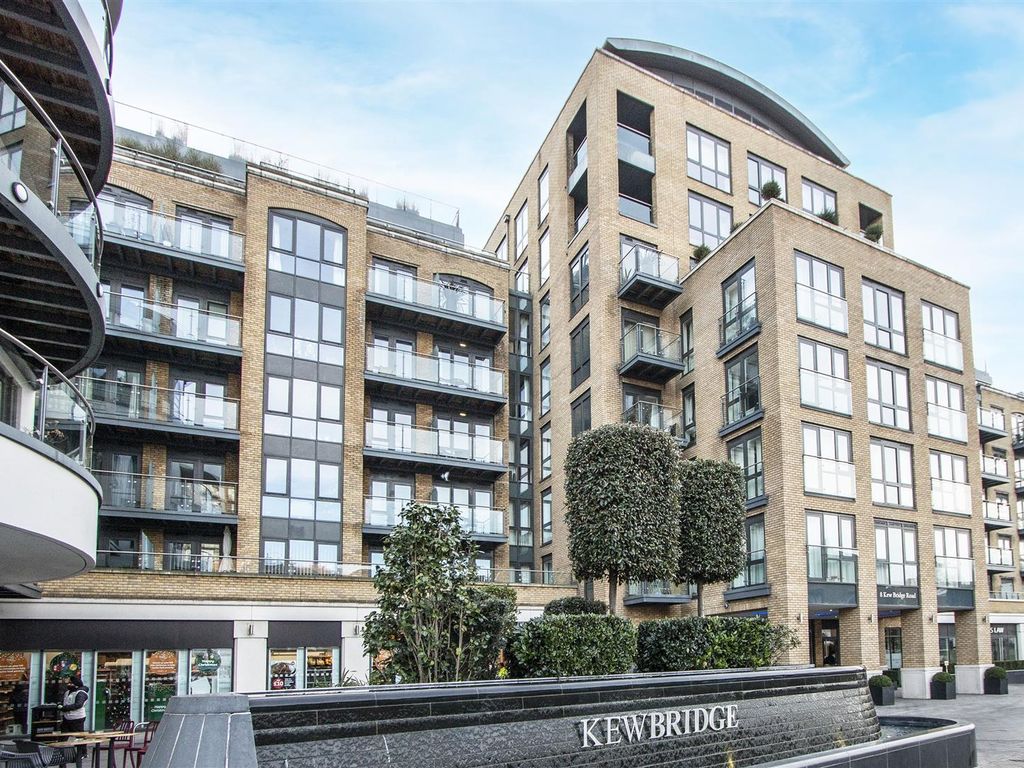 2 bed flat to rent in Belvedere House, Kew Bridge Road, Brentford TW8 ...