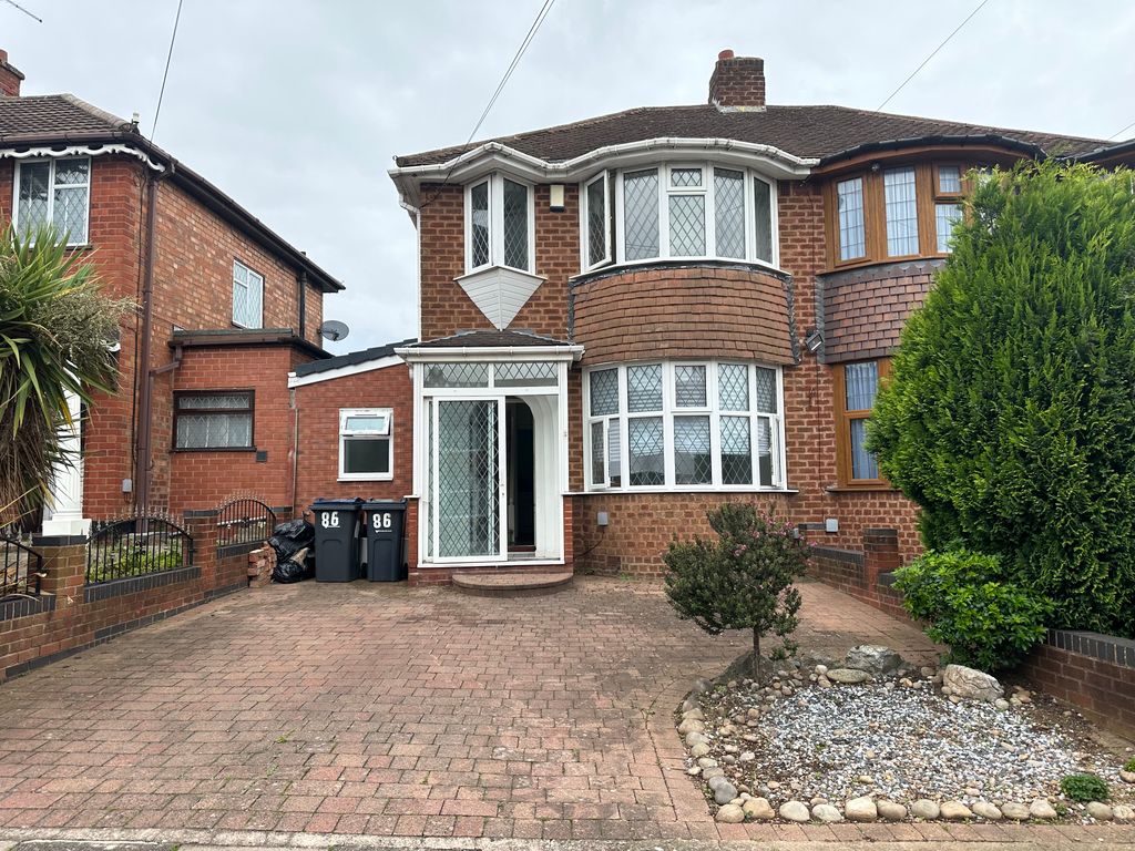 3 bed semidetached house to rent in Larne Road, Birmingham B26, £1,175