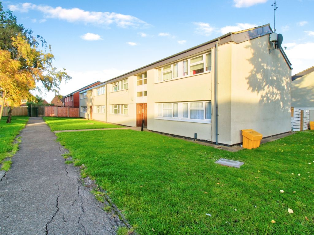 1 bed flat for sale in Heaton Avenue, Romford RM3, £190,000 Zoopla
