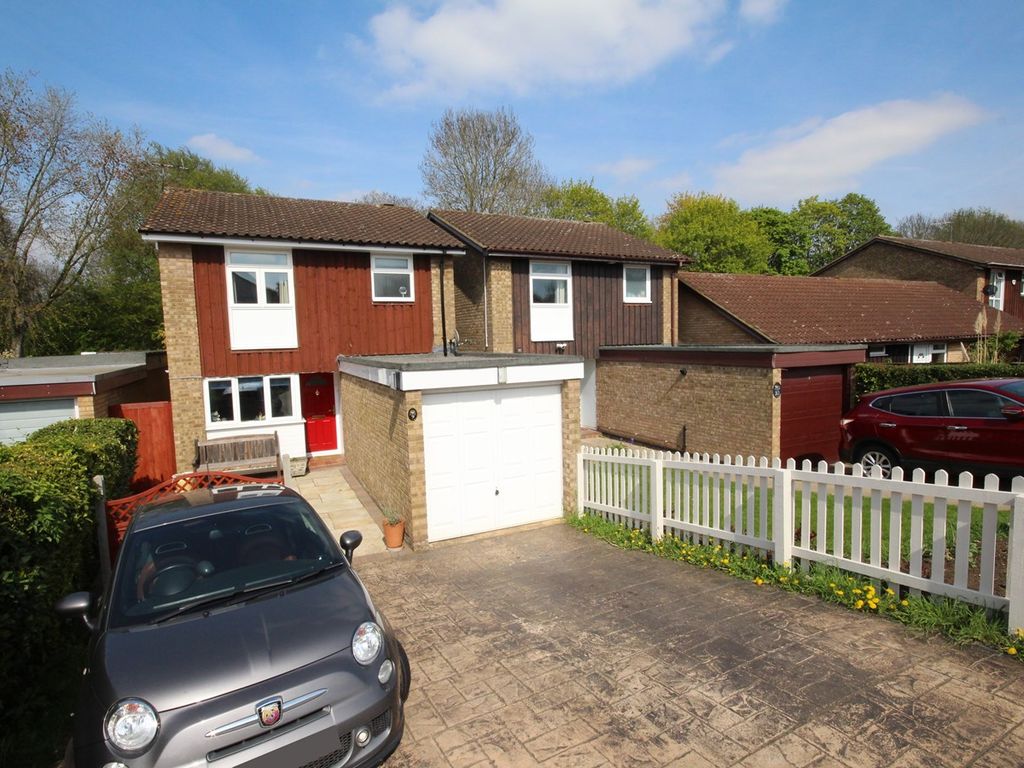 3 bed detached house for sale in Dents Close, Letchworth Garden City