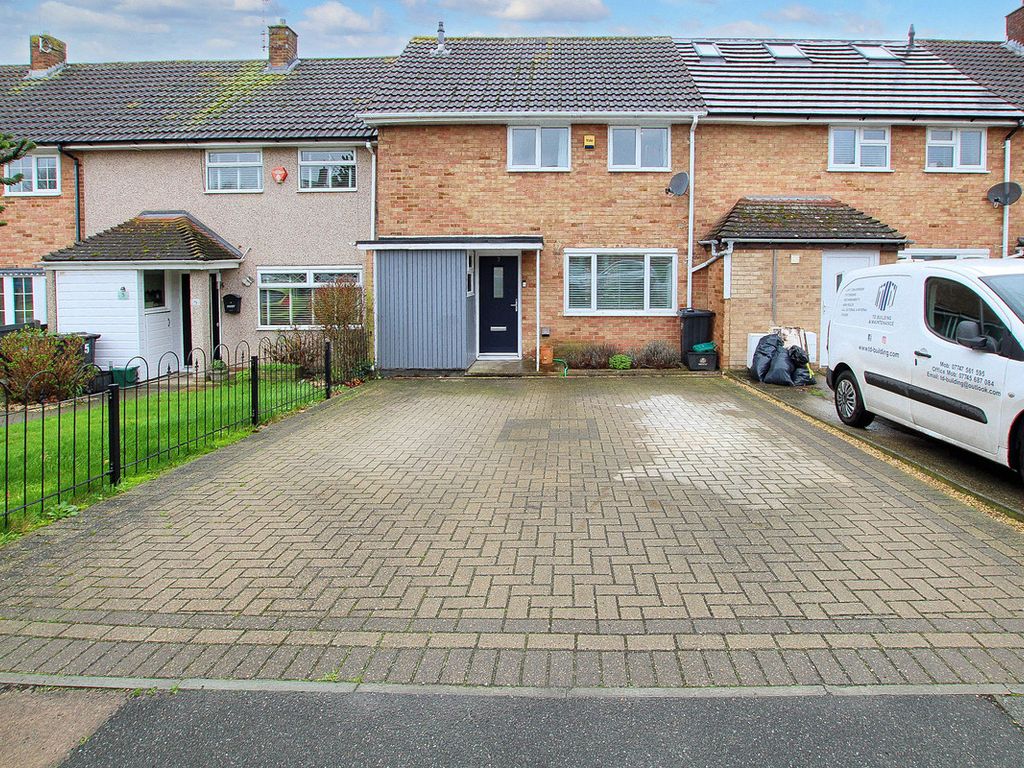 3 bed terraced house for sale in Claydon Crescent, Basildon SS14, £330,000 Zoopla