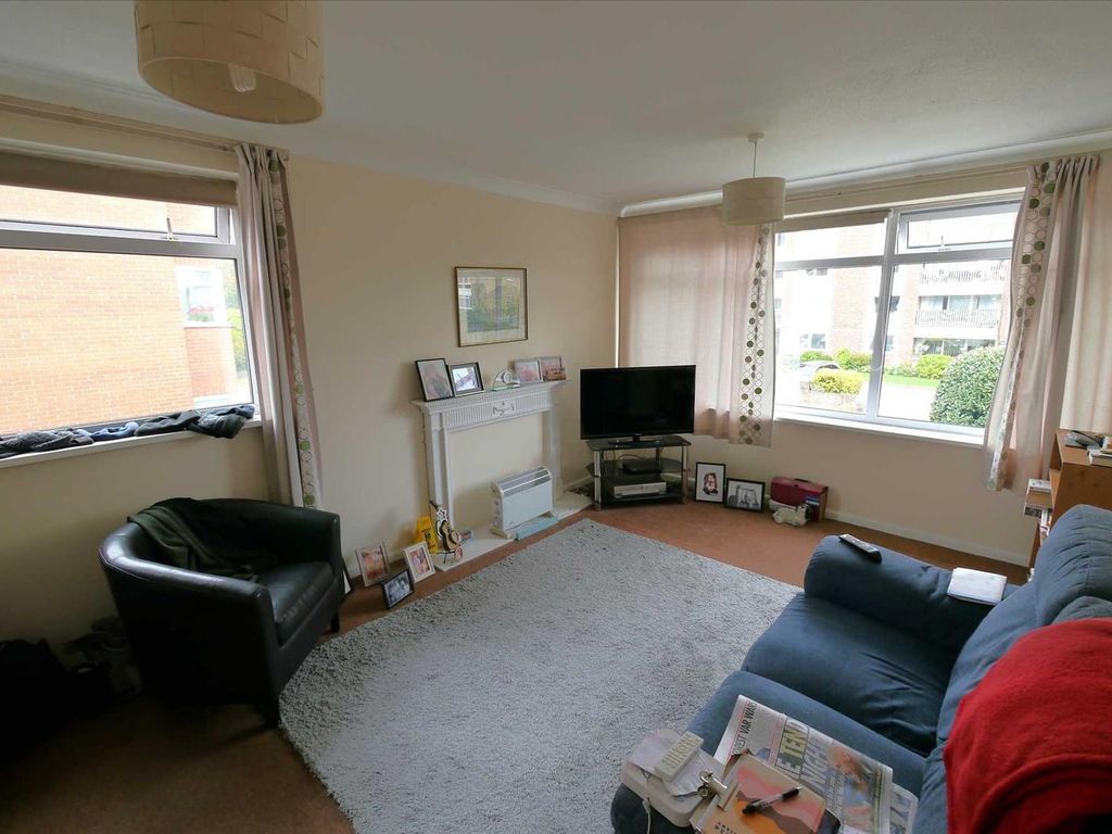 1 bed flat for sale in Sussex Court, Tennyson Road, Worthing BN11, £