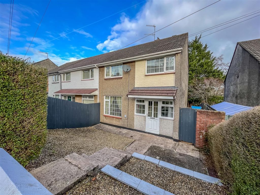 3 bed end terrace house for sale in Wye Crescent, Bettws, Newport NP20