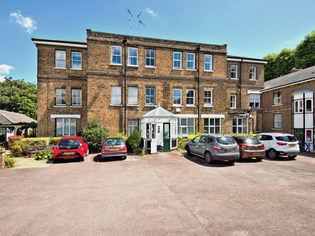 2 bed flat for sale in Cambridge Court, Cambridge Road, SouthendOnSea