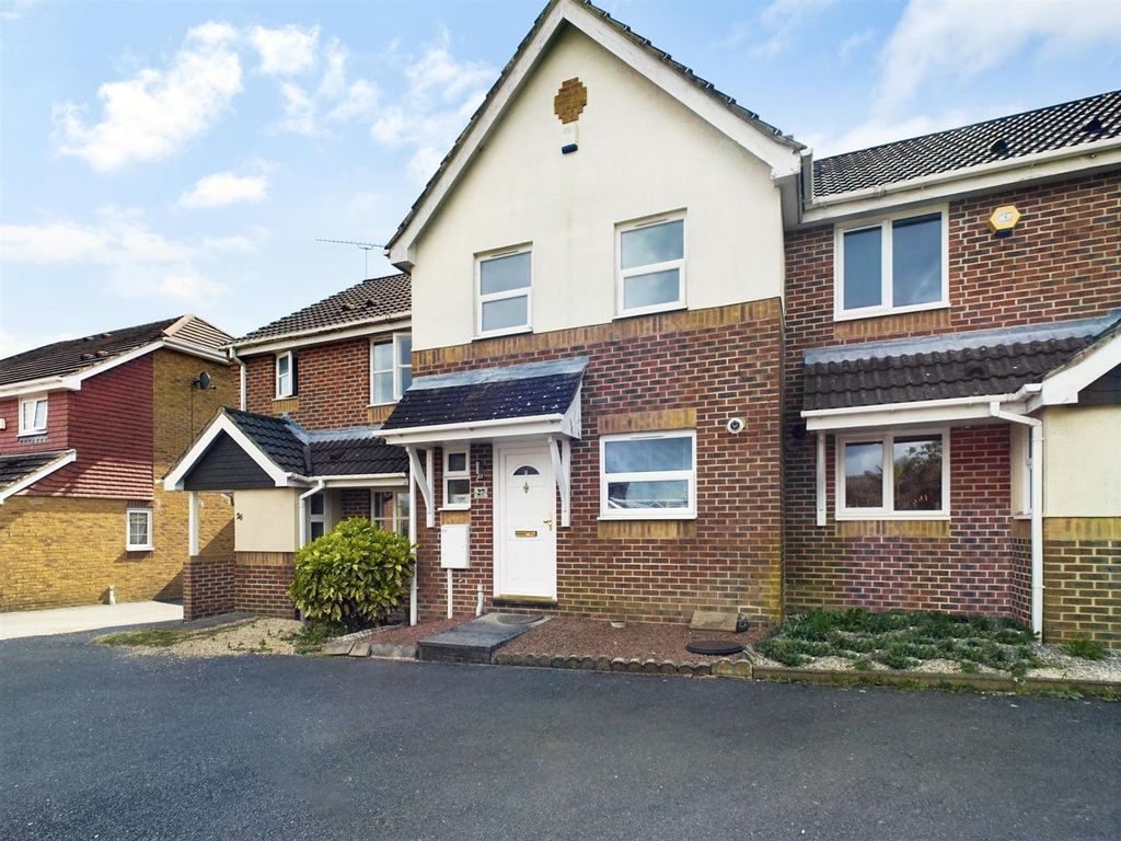 2 bed terraced house for sale in Boleyn Close, Maidenbower, Crawley
