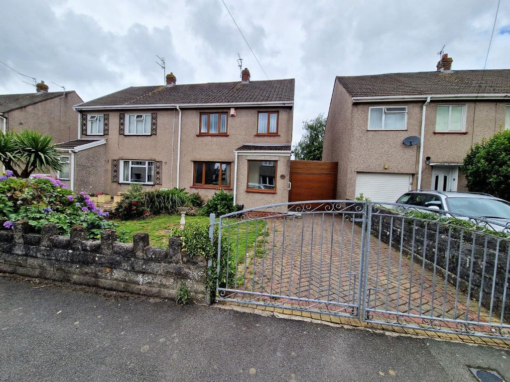 4 bed semidetached house for sale in Woodland Avenue, Pencoed