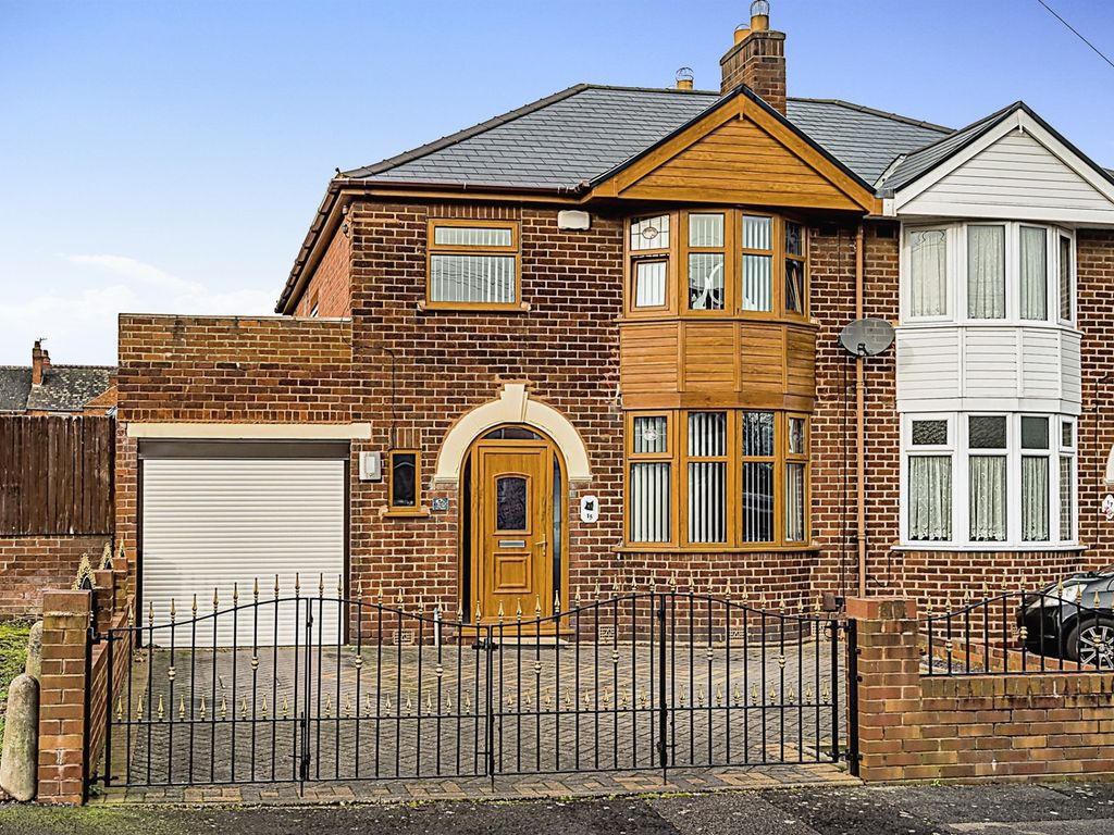 3 bed semidetached house for sale in Bankfield Road, Tipton DY4 Zoopla