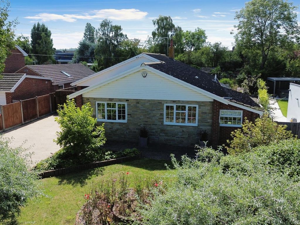 4 bed detached bungalow for sale in Plantation Road, Chestfield