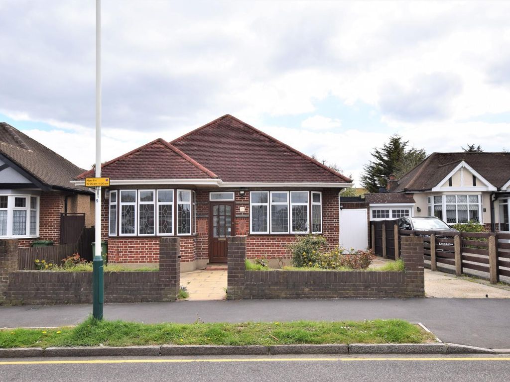 3 bed property to rent in The Drive, Harold Wood RM3 Zoopla