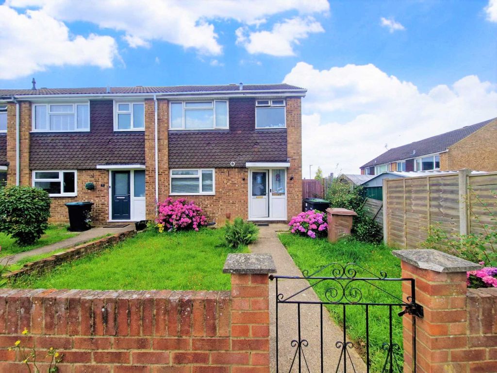 3 bed end terrace house to rent in Way, Luton LU2, £1,600 pcm