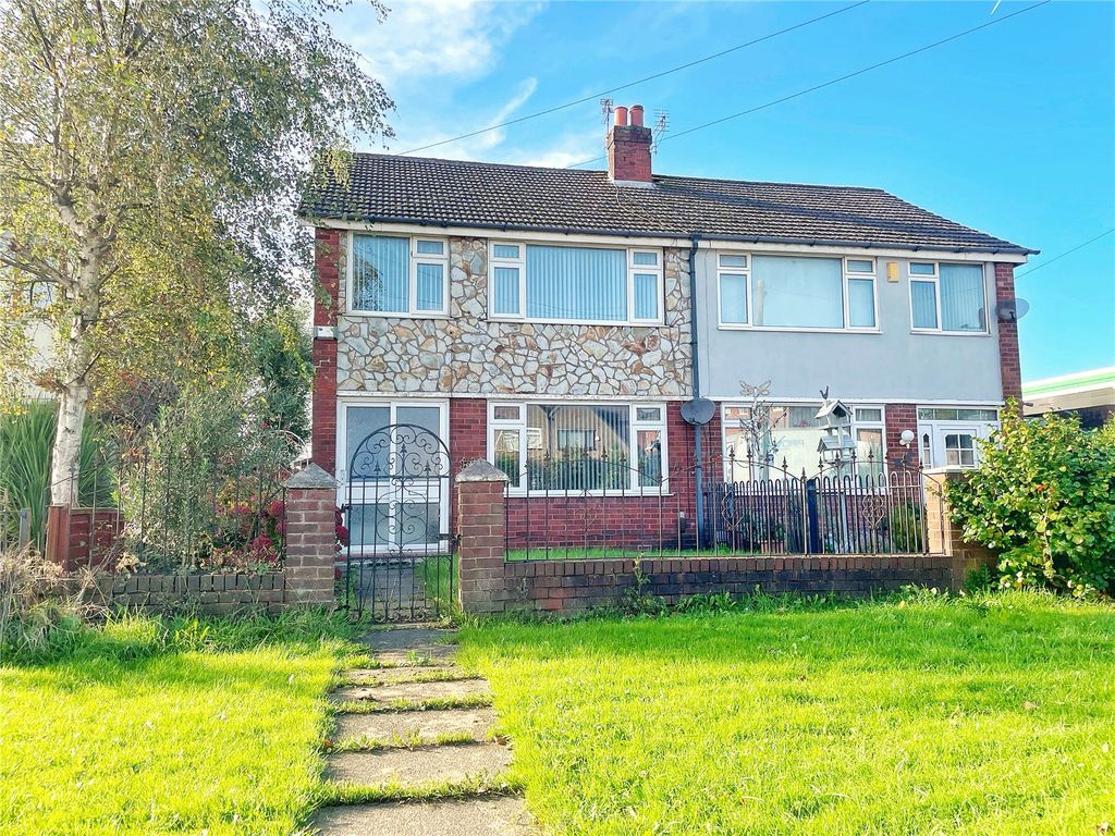 3 bed semidetached house for sale in Broadway, Chadderton, Oldham