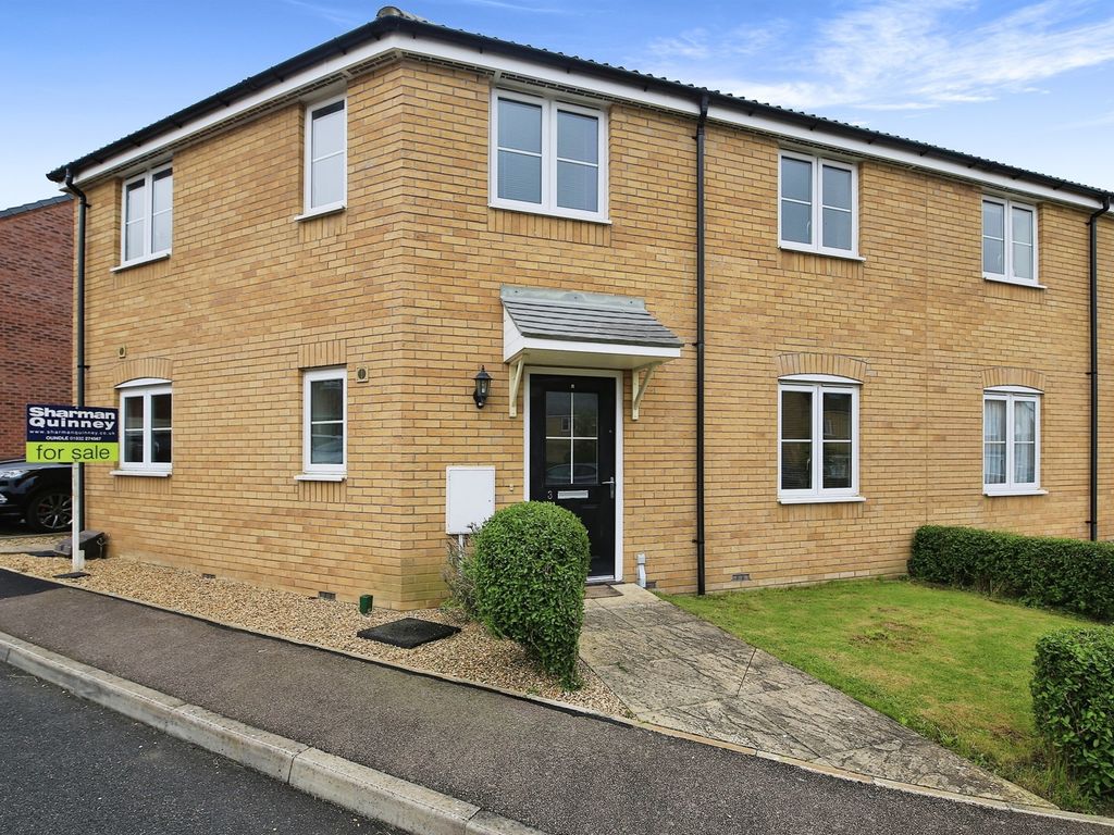 3 bed semidetached house for sale in Chapple Close, Oundle