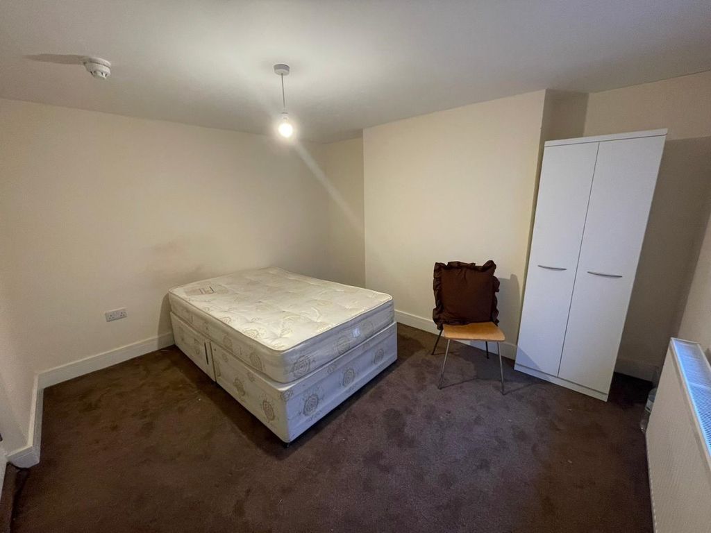 Room to rent in Totteridge Road, High HP13, £500 pcm Zoopla
