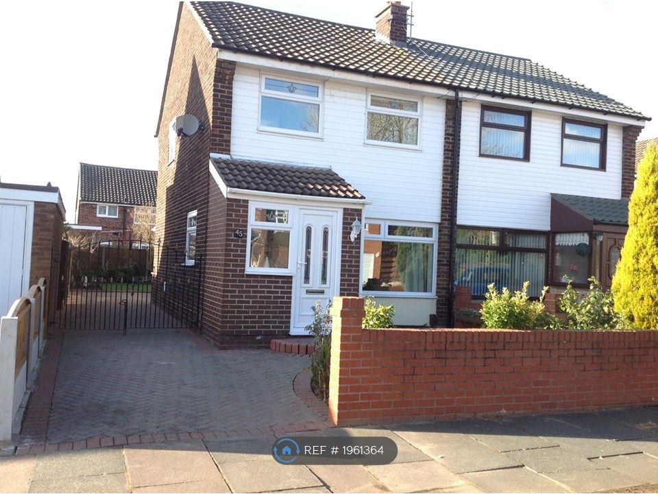 3 bed semidetached house to rent in Sandiway Avenue, Widnes WA8, £975
