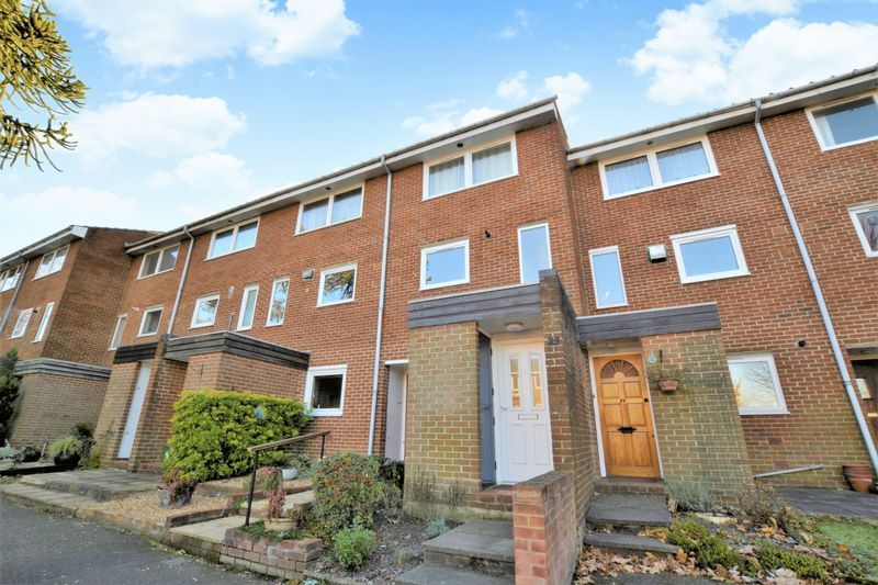 2 bed flat to rent in Tidenham Gardens, Croydon CR0, £1,650 pcm Zoopla