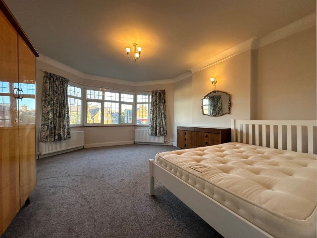 Room to rent in Finchley Road, London NW11, £950 pcm Zoopla