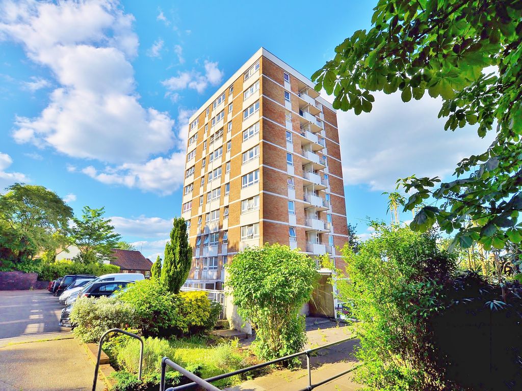 1 bed flat to rent in Mount Court, The Mount, Guildford, Surrey GU2
