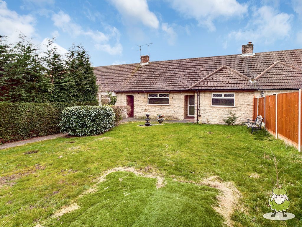 2 bed semidetached bungalow for sale in Newlands Drive, Forest Town