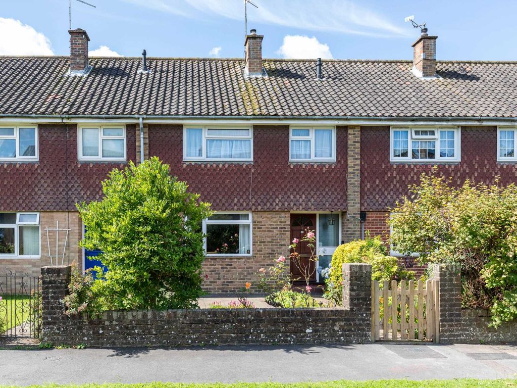 3 bed terraced house for sale in Hamilton Road, Horsham RH12, £350,000