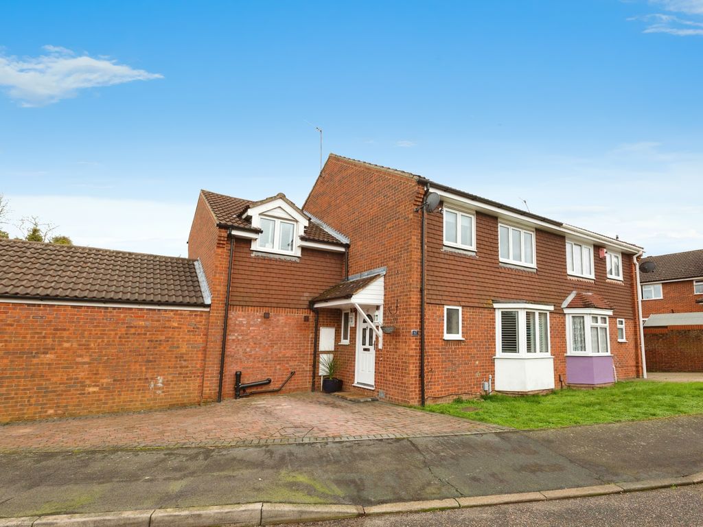 4 bed semidetached house for sale in Glendale, Swanley, Kent BR8, £495,000 Zoopla