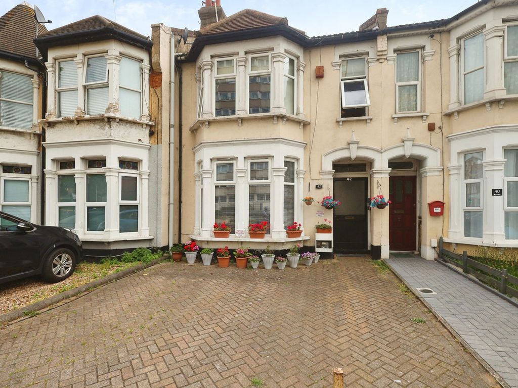 2 bed flat for sale in Sutton Road, SouthendOnSea SS2, £220,000 Zoopla