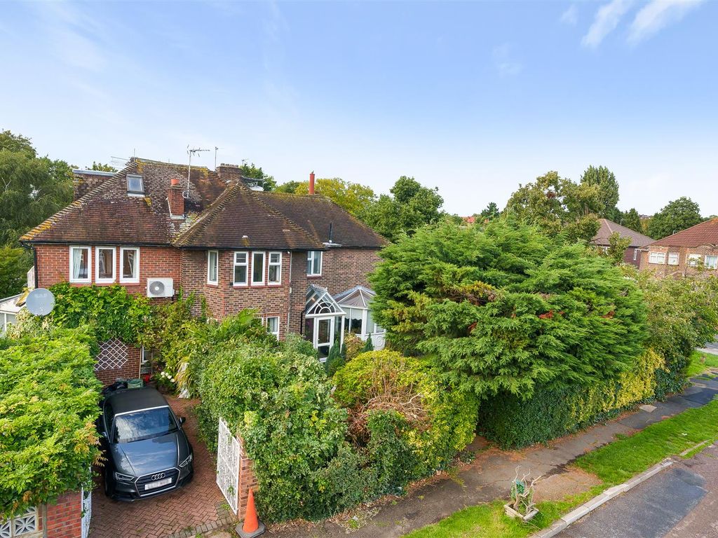 5 bed detached house for sale in Slough Lane, London NW9, £1,500,000
