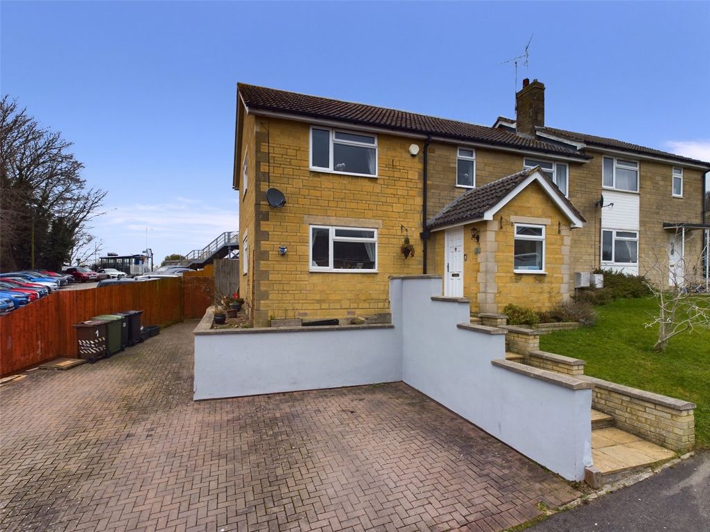 4 bed semidetached house for sale in Burdett Close, Stonehouse