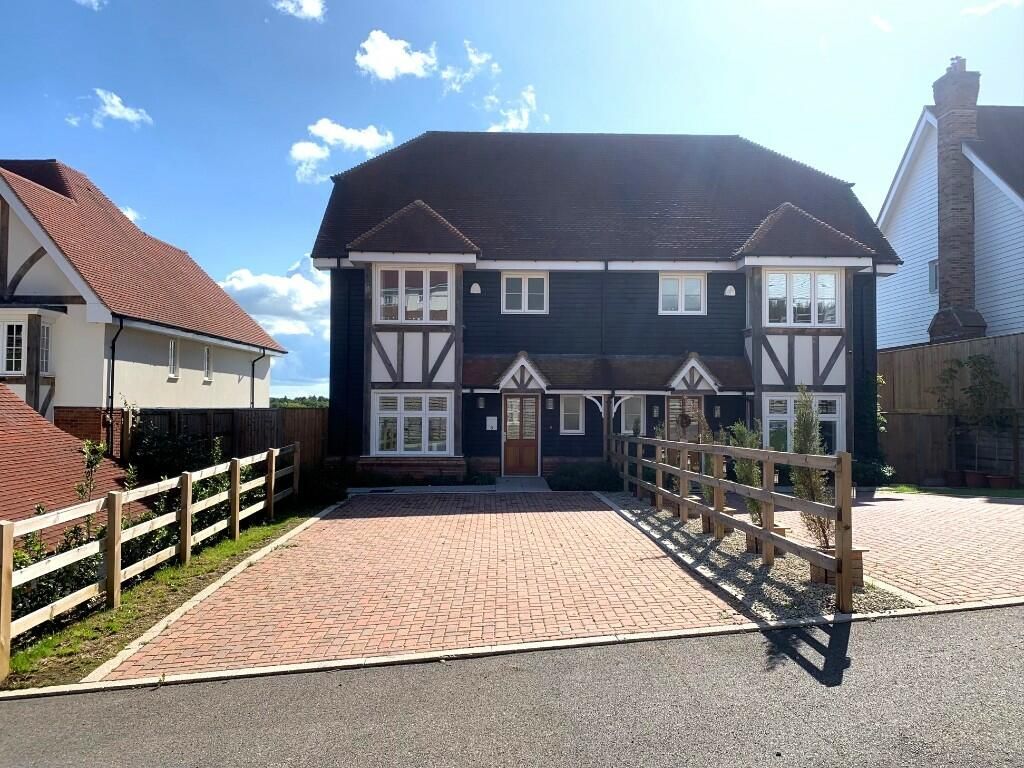 New home, 3 bed semidetached house for sale in Legat Close, Wadhurst