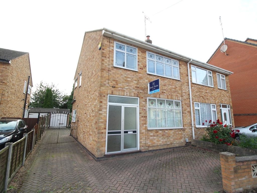 3 bed semidetached house to rent in Heath End Road, Nuneaton