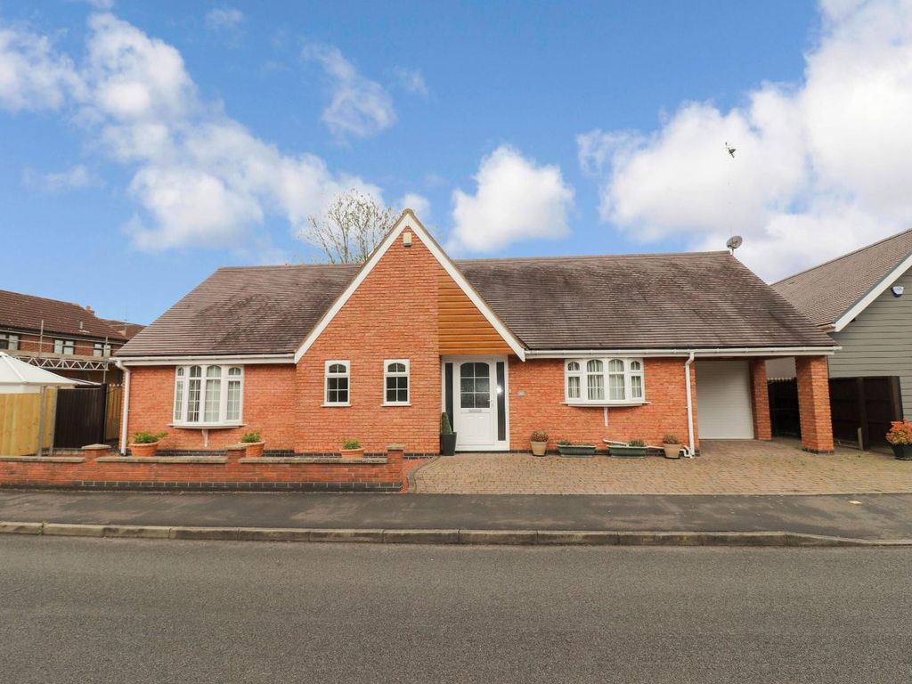 4 bed detached bungalow for sale in The Paddocks, Bulkington, Bedworth