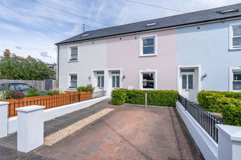 3 bed terraced house for sale in Blackberry Lane, Chichester PO19, £