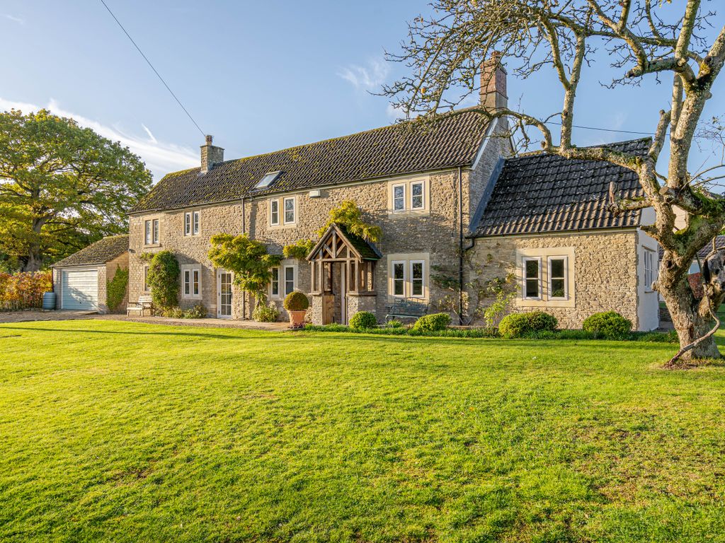 4 bed detached house for sale in Upper Common, Kington Langley