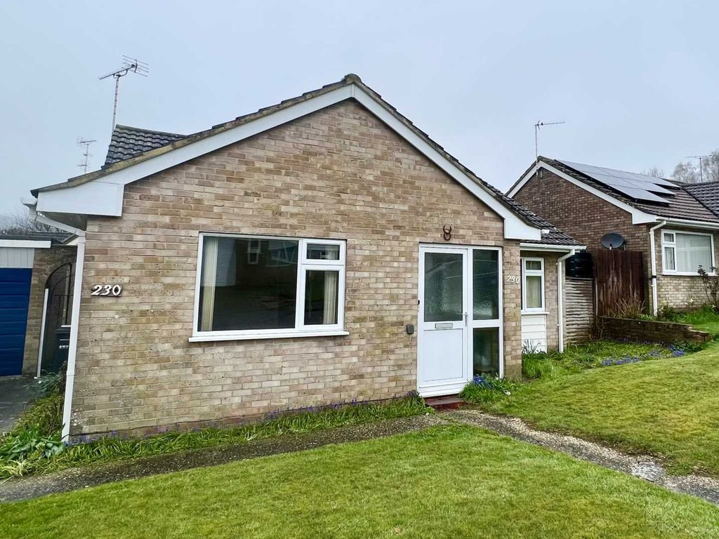2 bed detached house for sale in Pine Avenue, Chard TA20 Zoopla