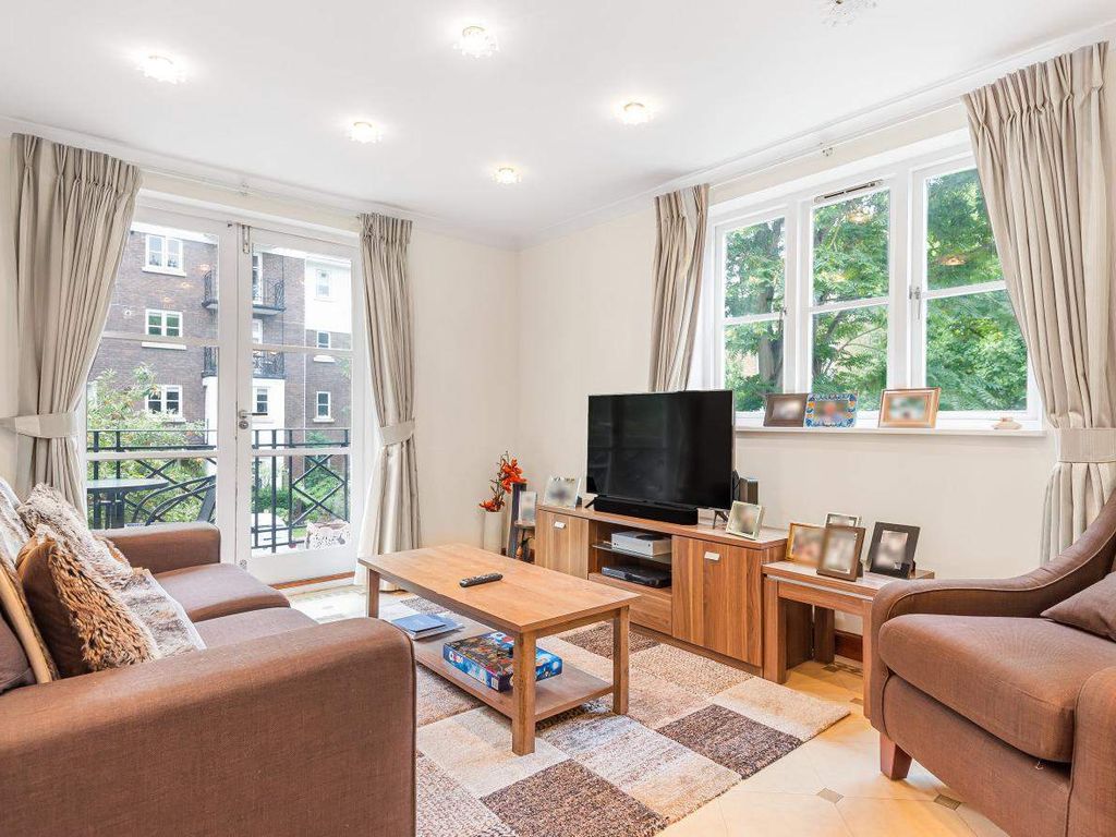 Brompton Park Crescent, London SW6  