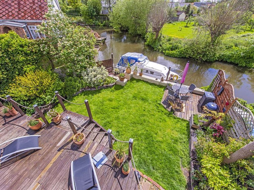 4 bed property for sale in The Creek, SunburyOnThames TW16 Zoopla