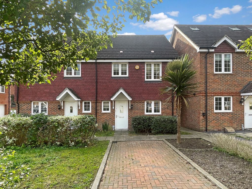 3 bed semidetached house for sale in Brudenell Close, Amersham HP6, £