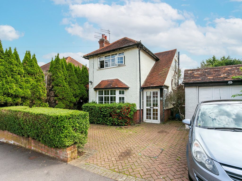 3 bed detached house for sale in Bournehall Avenue, Bushey