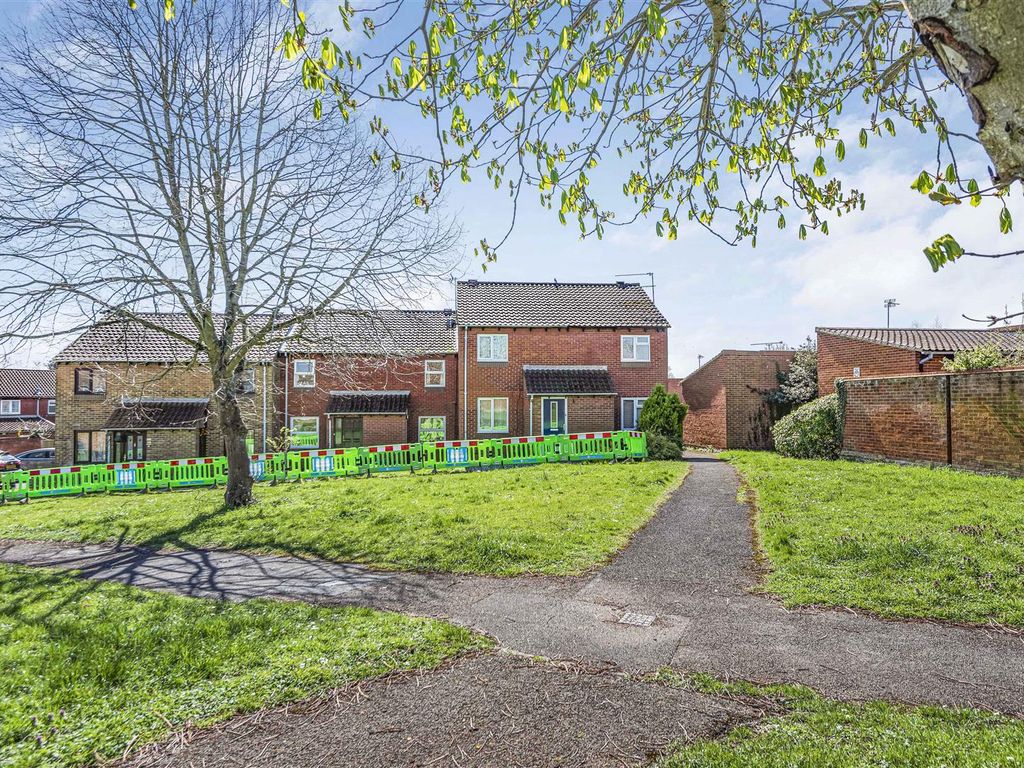 2 bed flat for sale in Way, Lower Earley, Reading RG6 Zoopla