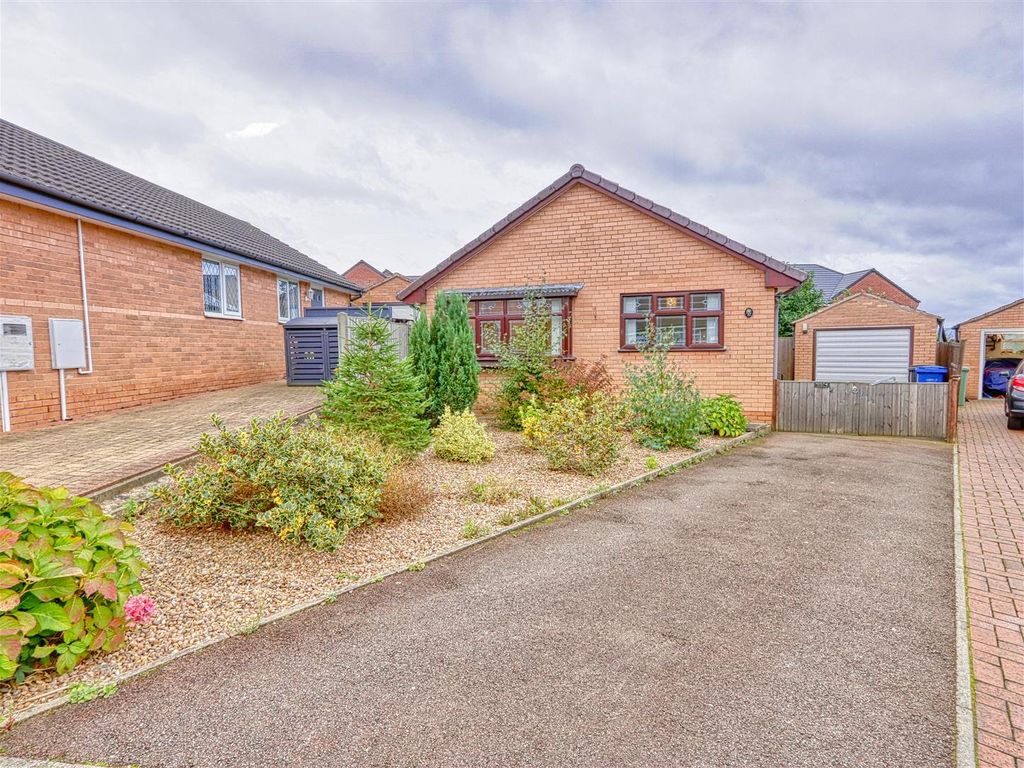 2 bed detached bungalow for sale in Top Pingle Close, Brimington