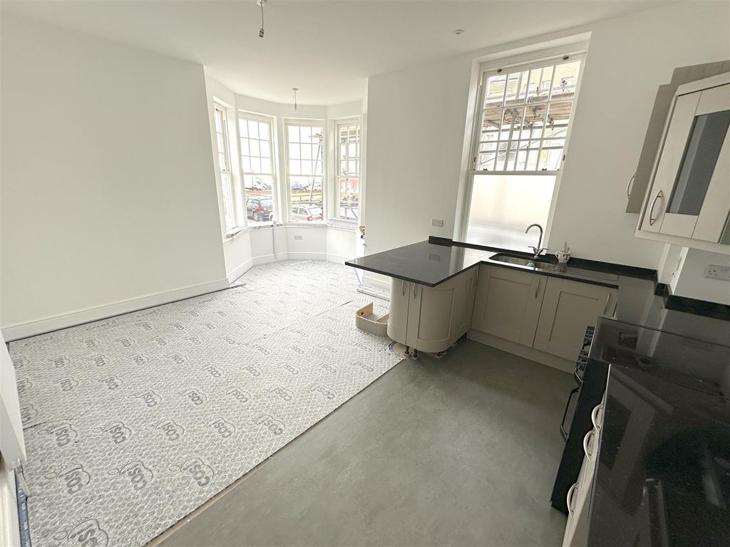 2 bed flat to rent in Park Road, BexhillOnSea TN39 Zoopla