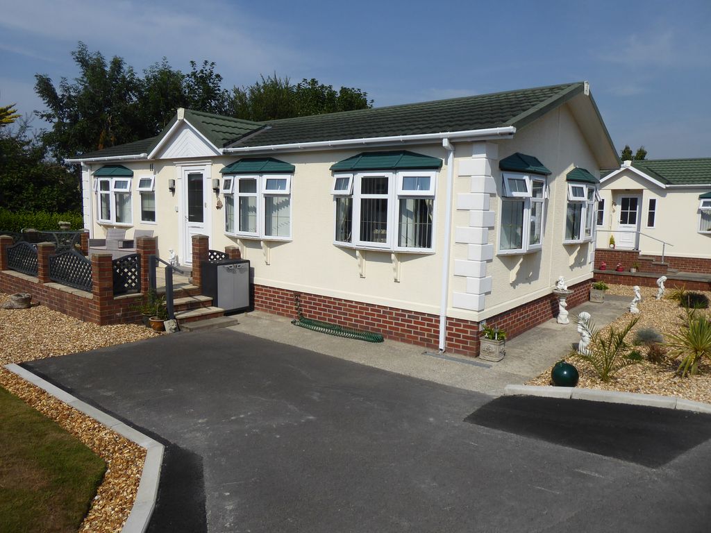 1 bed mobile/park home for sale in Schooner Park, New Quay, Wales SA45