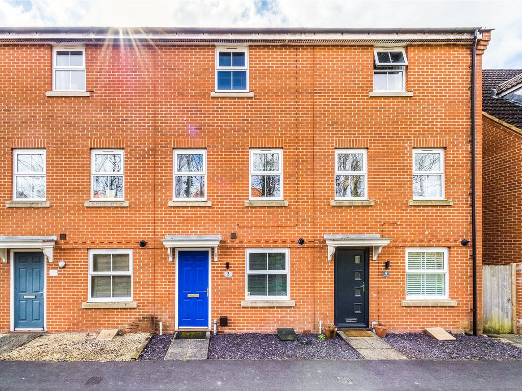 4 bed terraced house for sale in Lavinia Walk, Taw Hill, Swindon SN25