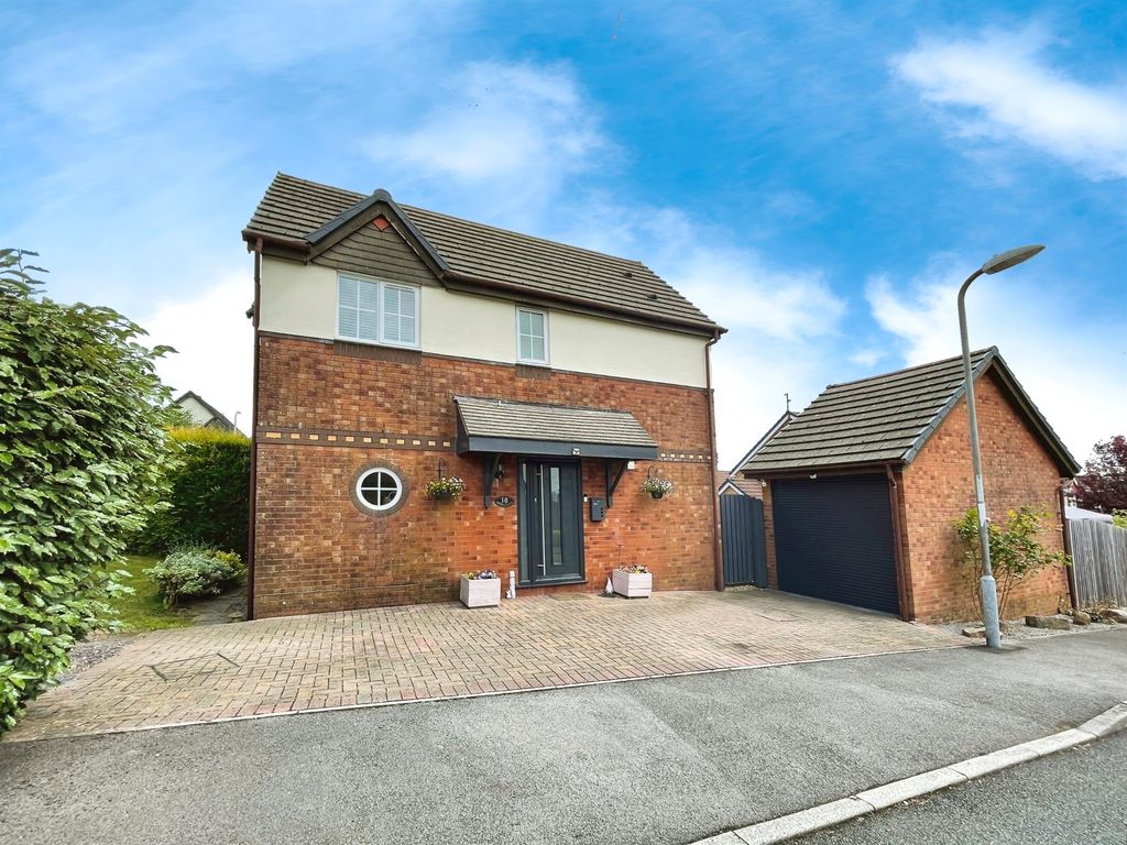 3 bed detached house for sale in Hendre Court, Henllys, Cwmbran NP44, £