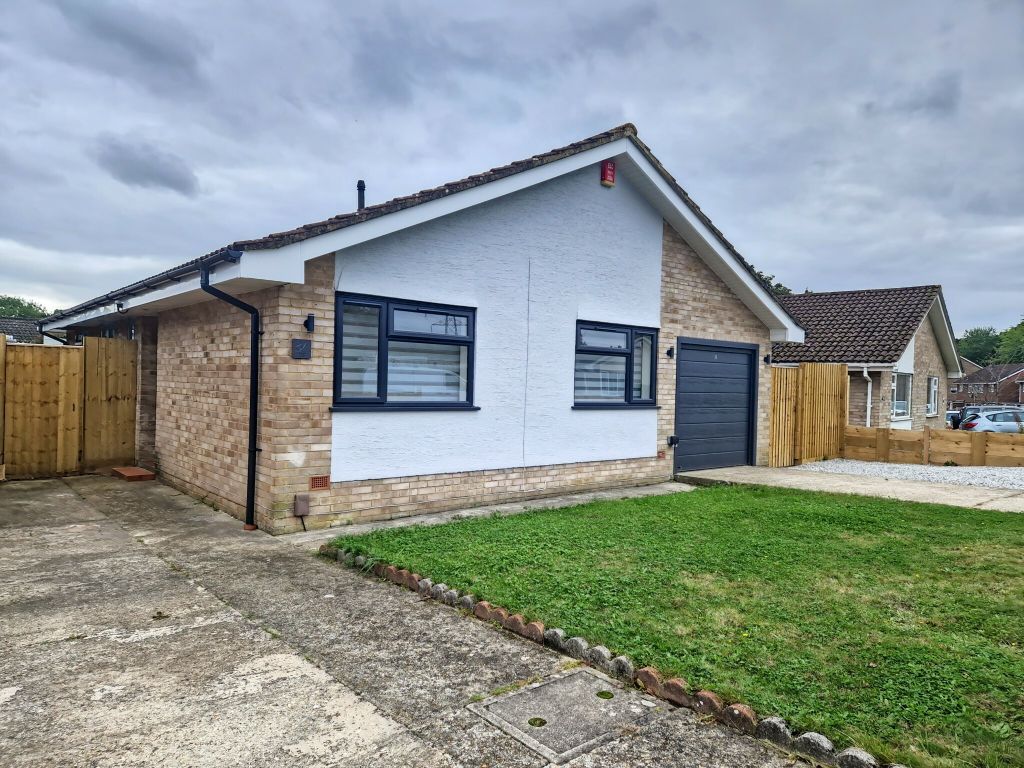 4 bed bungalow to rent in Symes Road, Hamworthy, Poole BH15, £2,200 pcm