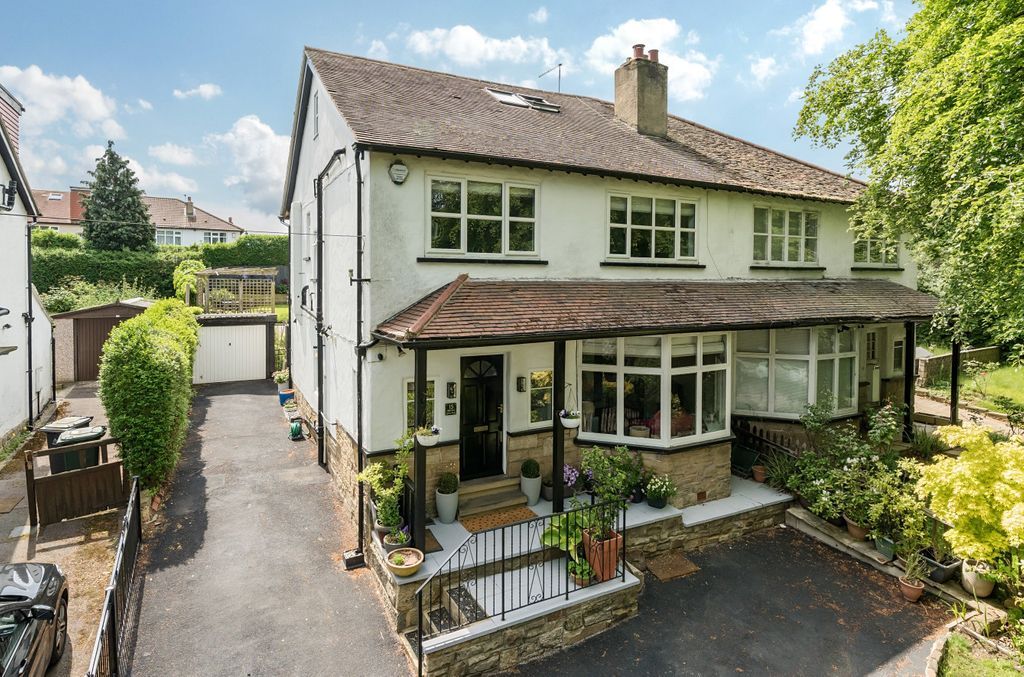 5 bed semidetached house for sale in West Park Drive East, Shadwell