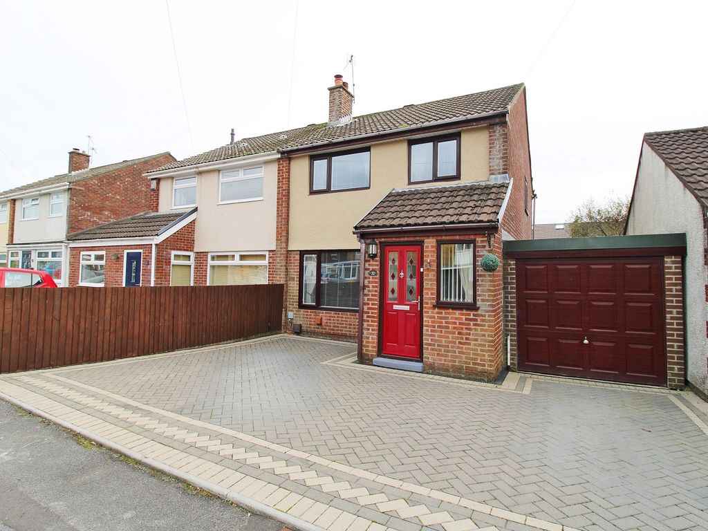 3 bed property for sale in Caldwell Close, Beddau, Pontypridd, Rhondda